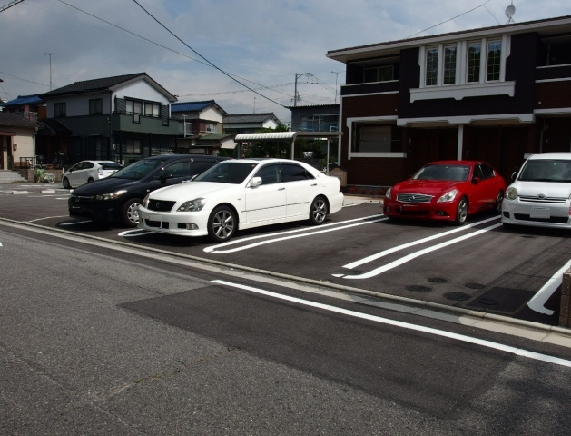 サンフラワー・六名南の駐車場