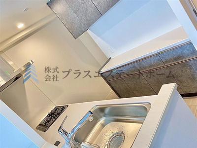 【キッチン】 | ワコーレKOBE新長田パークビスタ | グレー色で汚れが目立ちにくいキッチンです♪カップボードもおしゃれです♪