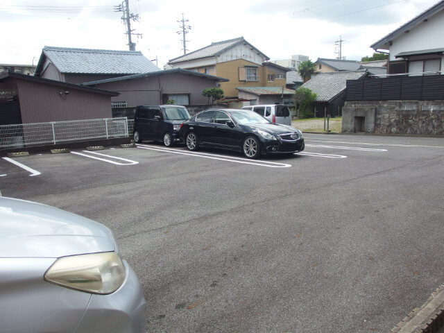 ファインＢの駐車場