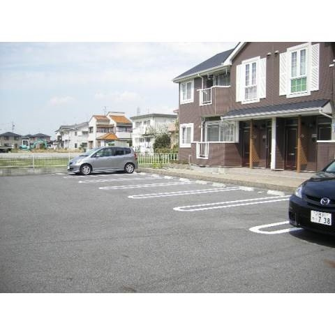 ドミール藤ノ木Ｂの駐車場