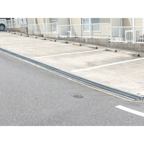 ＨＩＬＬＳイナグマの駐車場