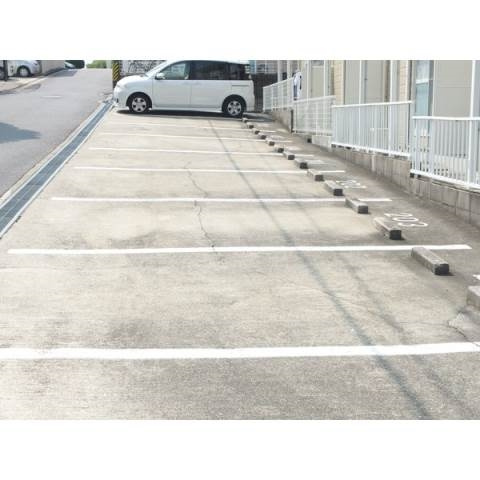 ＨＩＬＬＳイナグマの駐車場