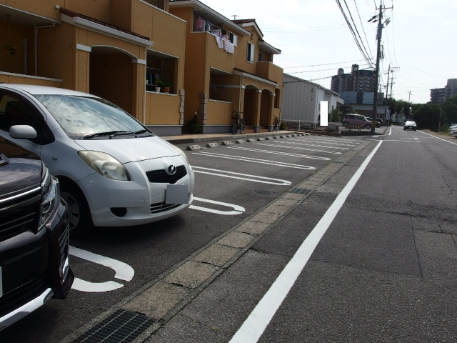 グリーンシティ竜美Aの駐車場