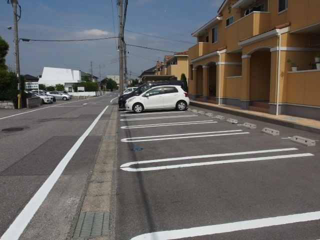 グリーンシティ竜美Aの駐車場
