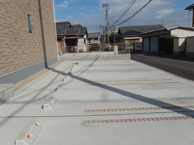 プラシード柱の駐車場