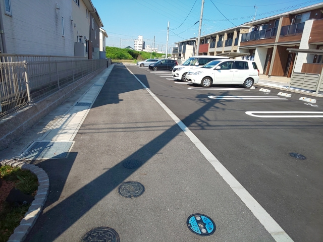 ヒルサイドハウス一番館の駐車場