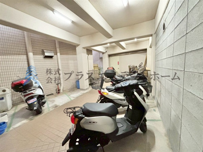 【その他】 | ファミール青谷 | 屋内が嬉しいバイク置場♪