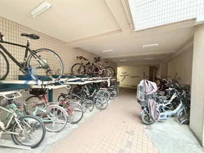 【その他】 | ファミール青谷 | 半屋内で自転車置場もあります♪