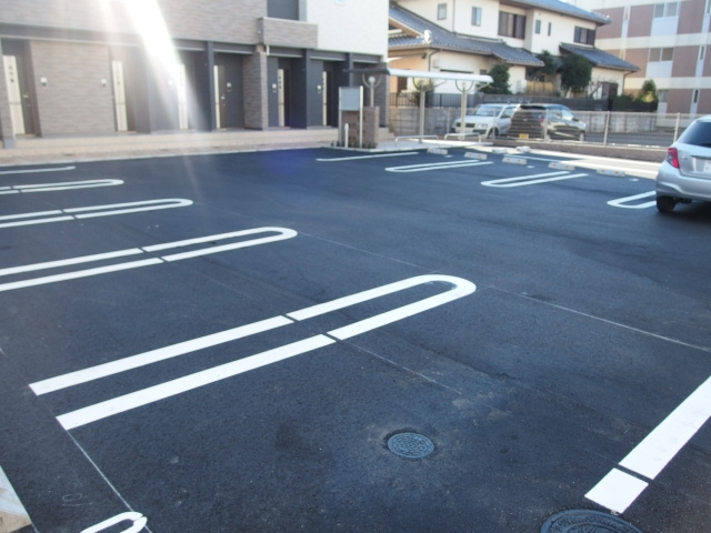ラフィーネＫ（薮田）の駐車場