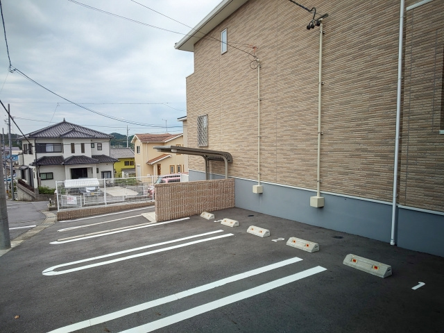 ブルースターの駐車場