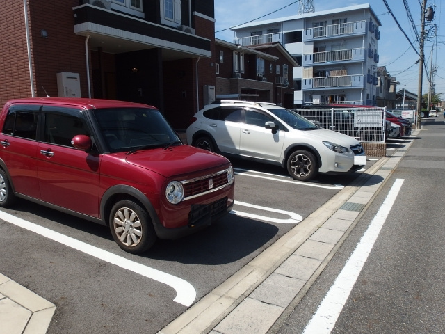 ローリエの駐車場