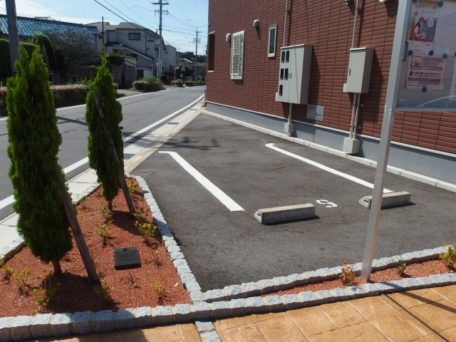 ローリエの駐車場