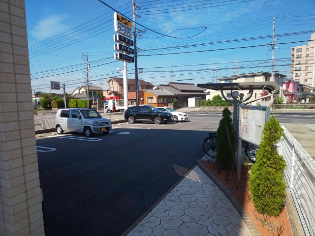 アルドール・Jの駐車場