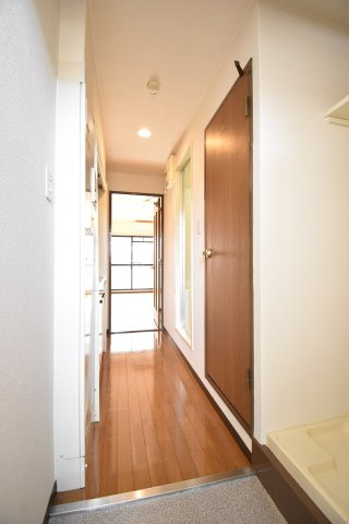 コスモコート大南の玄関