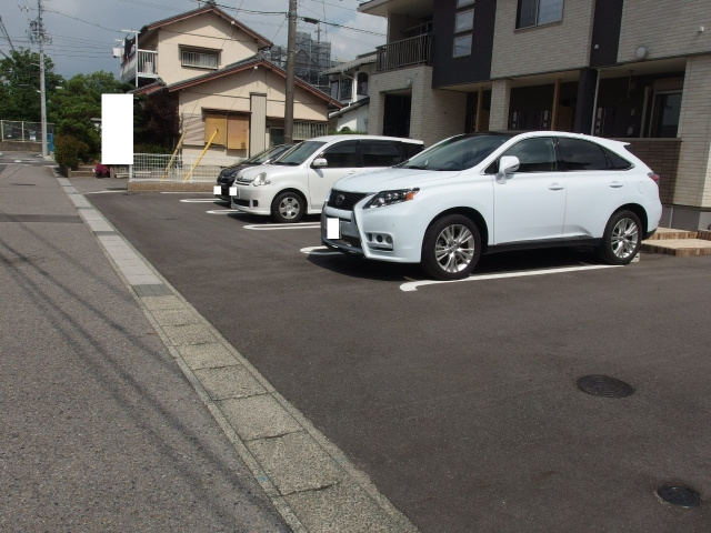 ウィンドベル１７Ａの駐車場