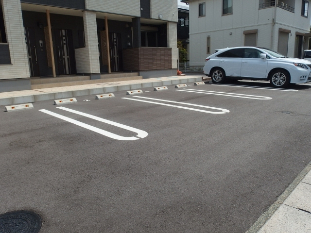 ウィンドベル１７Ａの駐車場