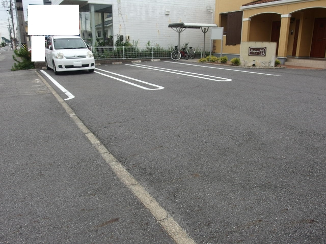 シャロームの駐車場