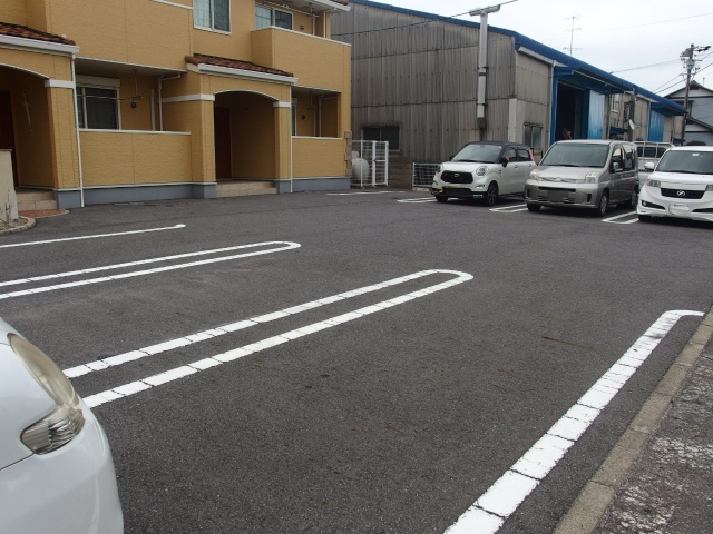シャロームの駐車場