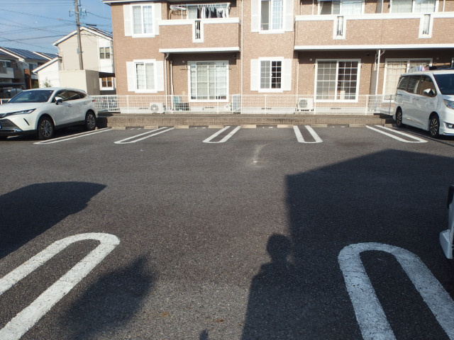 メゾン・グランドールＡの駐車場