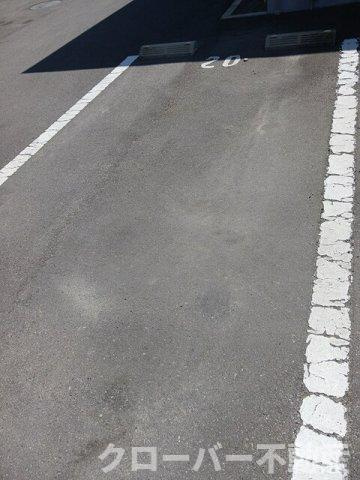 ルルディ　Ａの駐車場