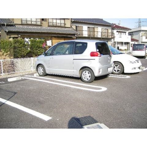 ラヴィドウースの駐車場