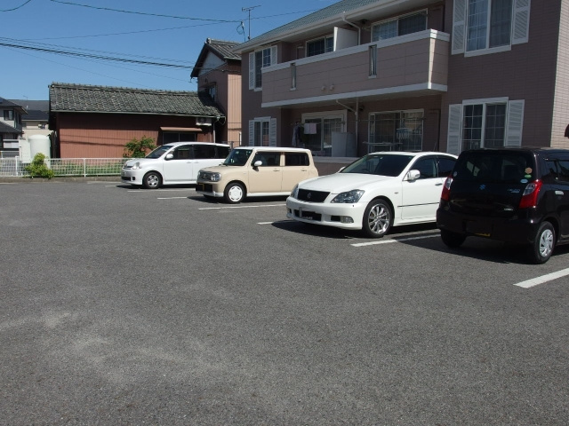 シャン・ド・フルールＮ　×の駐車場