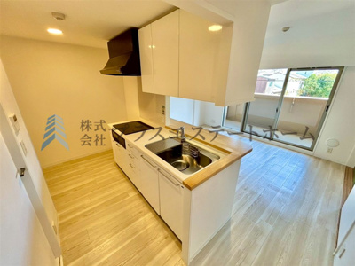 【キッチン】 | ワコーレフォルトゥーナ長田南 | 清潔感がある白基調で使いやすそうなキッチン♪ＩＨコンロでお掃除も楽々です♪