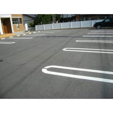 エスポワール梅ノ木南館の駐車場