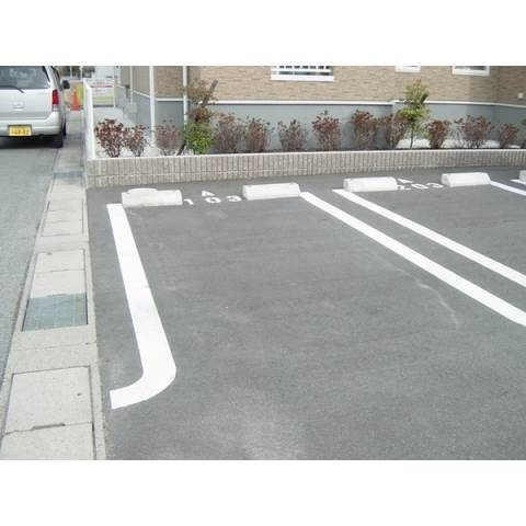 ロブストバローネＡの駐車場