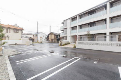 【駐車場】 | ＲｅｌａｆｏｒｔＭｏｒｉ | 駐車場に車を止められます