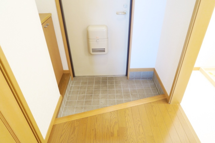 イーストセトルの玄関|別号室の参考写真です。