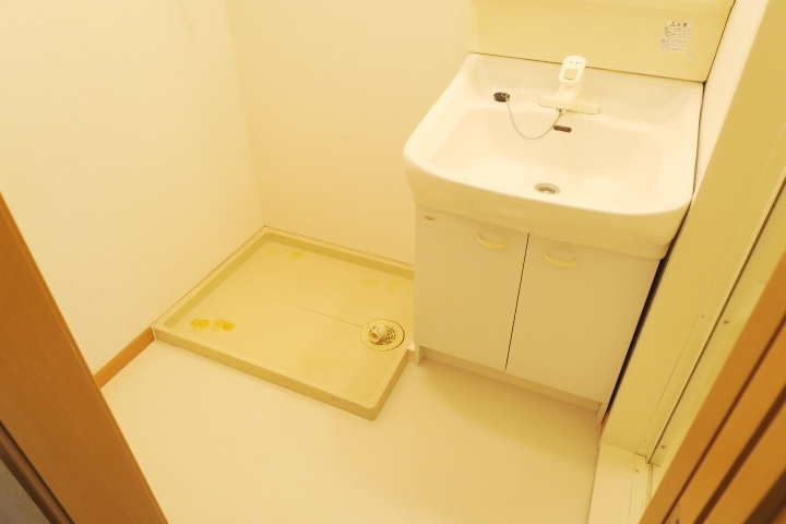 イーストセトルの洗面所|別号室の参考写真です。