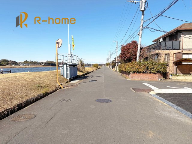 つくば市森の里第6　新築戸建て　1号棟の前面道路含む現地写真|『今から見たい！』大歓迎です♪
お気軽にＲ－ｈomeまでお問い合わせください。
