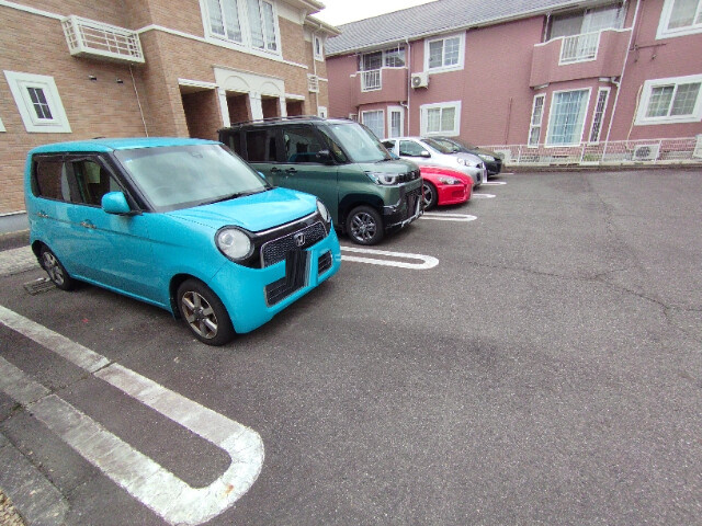 メゾン・ド・フレーシュⅡの駐車場