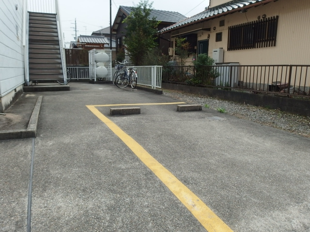 メゾネット辻杉の駐車場