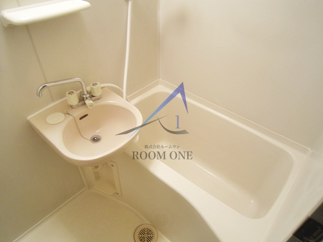 新横浜ＦＳビルの浴室|お風呂です。