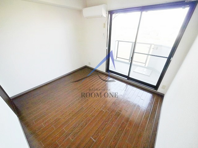 新横浜ＦＳビルの居間・リビング|洋室のお部屋です。