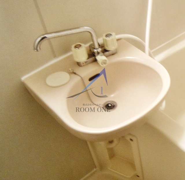 新横浜ＦＳビルの洗面所|洗面台です。