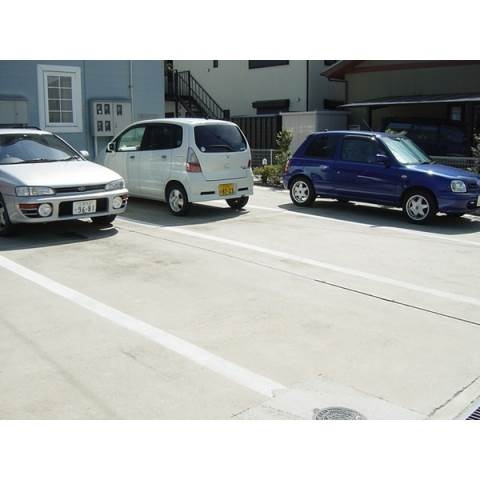 グラン・ブルー（宇頭町）の駐車場