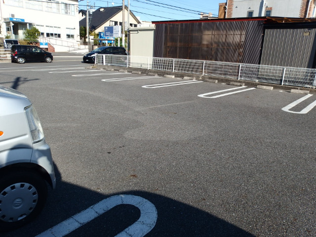 プラスⅡの駐車場