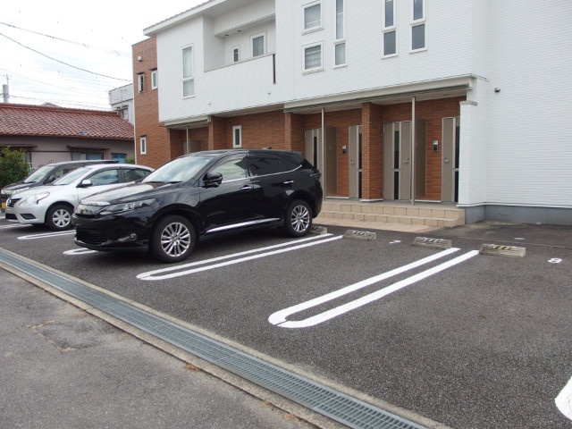 エステートワタリⅢの駐車場