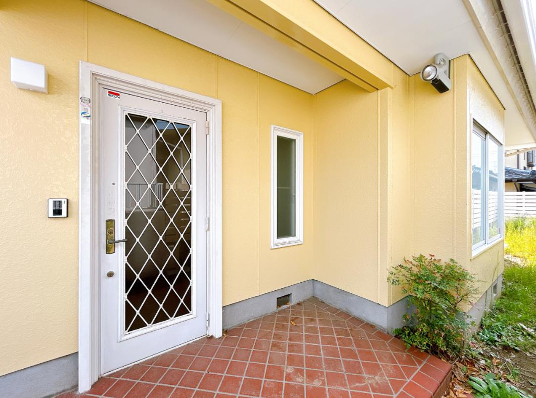 いわき市平下荒川字久世原　中古戸建　の玄関