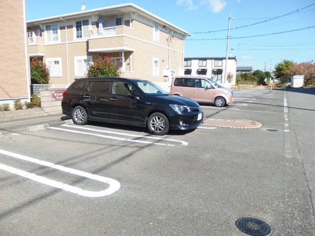 サンシャイン（坂左右町）の駐車場