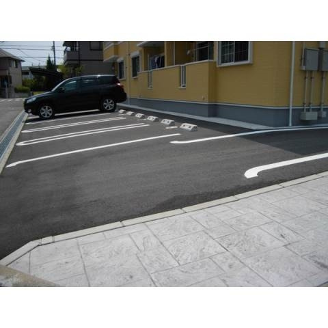 プラシード　すみれの駐車場