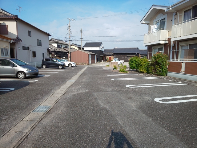 ヴィラセントルートＢの駐車場