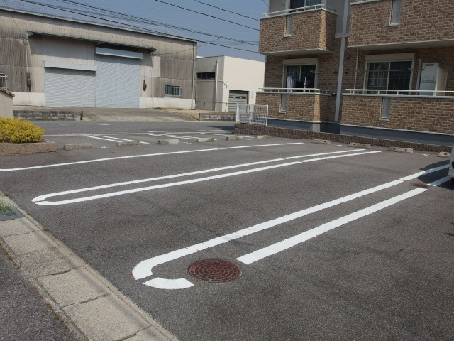 ラストリア寿の駐車場