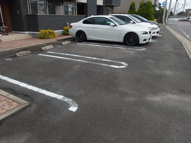 パートリア竹之内の駐車場
