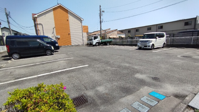 ロンジェヴィテ東沖Ａの駐車場