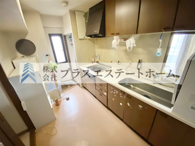 【キッチン】 | ラインビルド五軒邸エイト | ◎広々間取り3LDK♪ ◎小中学校も通いやすくて安心♪ ◎WIC付きで収納充実♪ ◎LD約19.8帖で広々快適♪