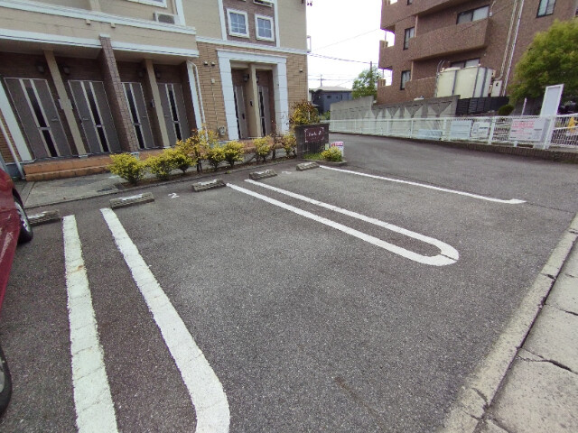 フリーデ・Ｍの駐車場